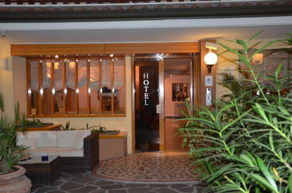 Hotel Monique Cervia Exterior photo